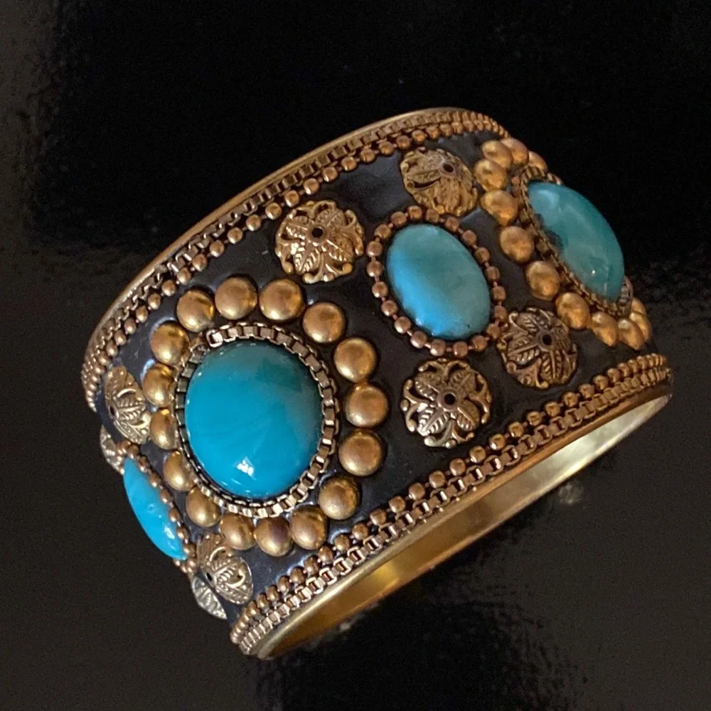 Vintage Faux Turquoise Bold Bangle Bracelet - Picture 11 of 14